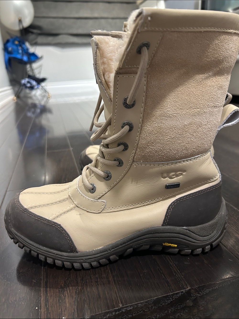 UGG Women's Tan & Dark Brown Shearling-Lined Winter Lace-Up Boots - Picture 4 of 6